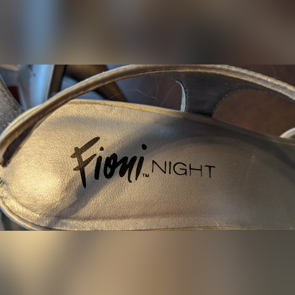 FIONI Night Silver Glitter 4 1/2" Heels. **Size 8. - Picture 4 of 16